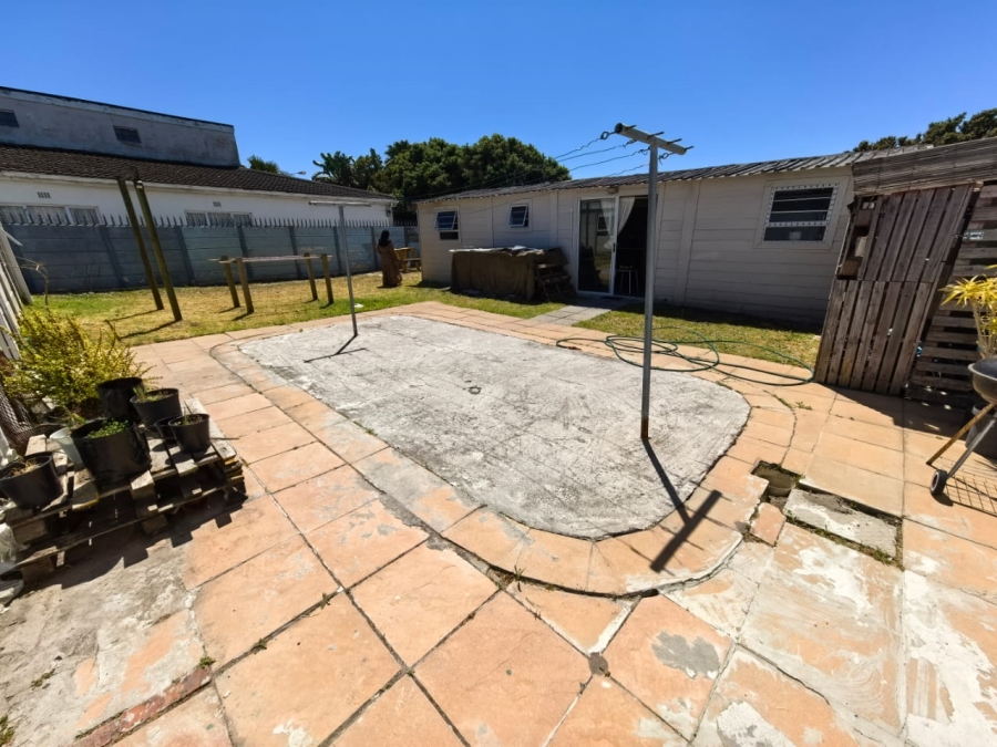 8 Bedroom Property for Sale in Turf Hall Estate Western Cape